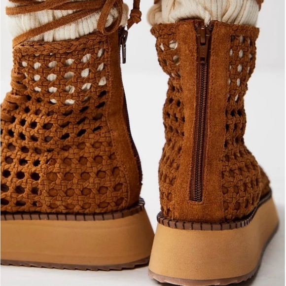 💫HP‼️💫 NIB FREE PEOPLE Luca Lace-up Sandal in Tan, Sizes 6.5 & 8 - Picture 2 of 12